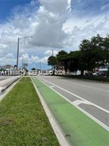 400 NE 44th Street, Oakland Park, FL 33334
