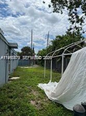 400 NE 44th Street, Oakland Park, FL 33334