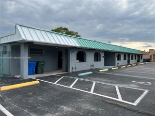 400 NE 44th Street, Oakland Park, FL 33334