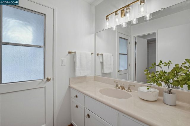 491 Butterfield Pl, Moraga, CA 94556