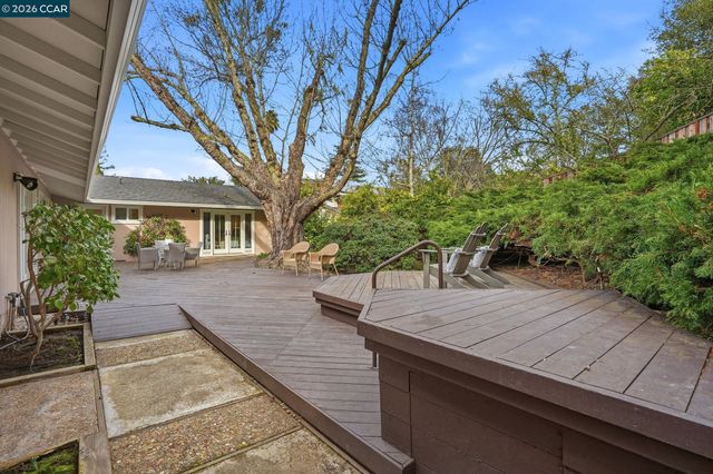 491 Butterfield Pl, Moraga, CA 94556