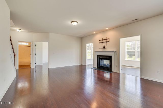 587 Suffolk Road, Johnson City, TN 37615