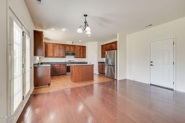 587 Suffolk Road, Johnson City, TN 37615