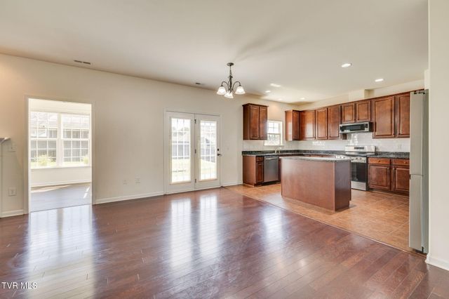 587 Suffolk Road, Johnson City, TN 37615