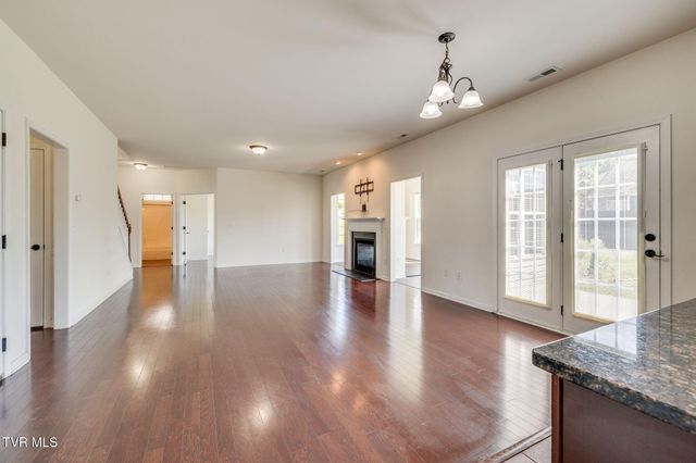 587 Suffolk Road, Johnson City, TN 37615