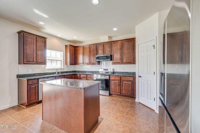 587 Suffolk Road, Johnson City, TN 37615