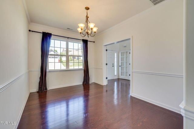 587 Suffolk Road, Johnson City, TN 37615