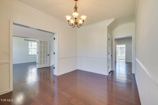 587 Suffolk Road, Johnson City, TN 37615