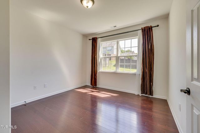 587 Suffolk Road, Johnson City, TN 37615