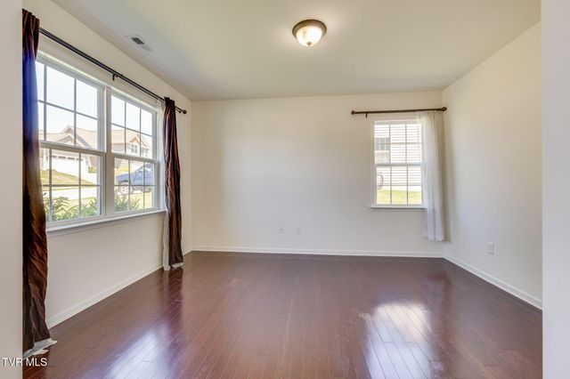 587 Suffolk Road, Johnson City, TN 37615