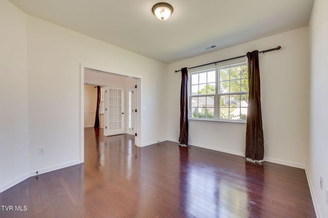 587 Suffolk Road, Johnson City, TN 37615