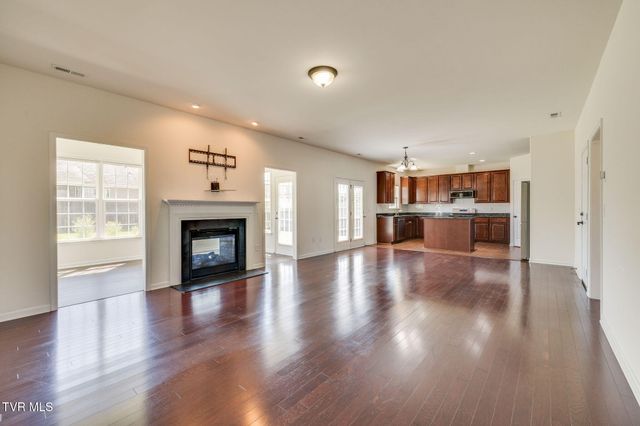 587 Suffolk Road, Johnson City, TN 37615