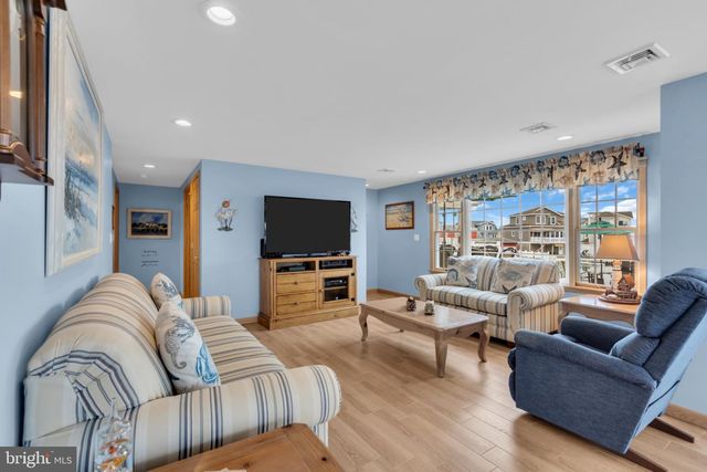 82 JERI ANN DR, Manahawkin, NJ 08050