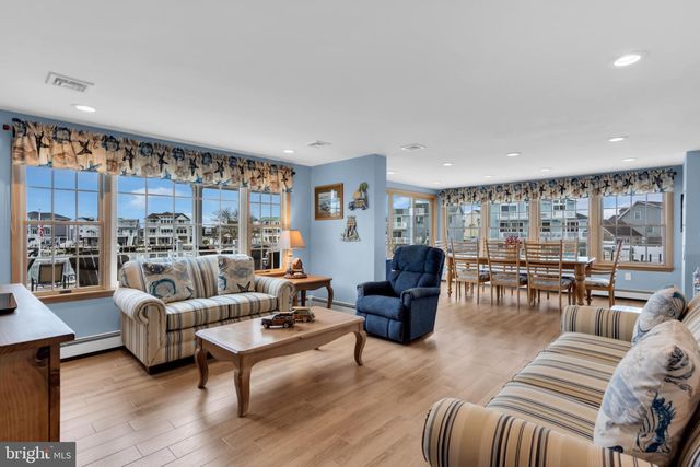 82 JERI ANN DR, Manahawkin, NJ 08050