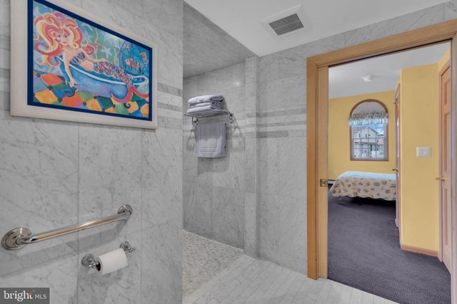 82 JERI ANN DR, Manahawkin, NJ 08050