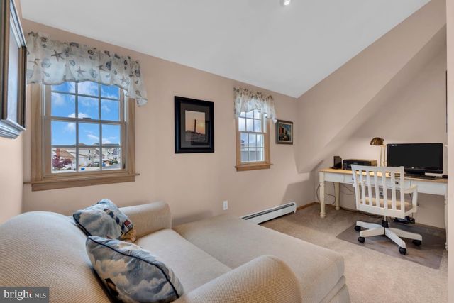 82 JERI ANN DR, Manahawkin, NJ 08050