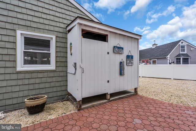 82 JERI ANN DR, Manahawkin, NJ 08050