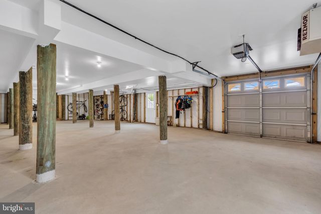 82 JERI ANN DR, Manahawkin, NJ 08050