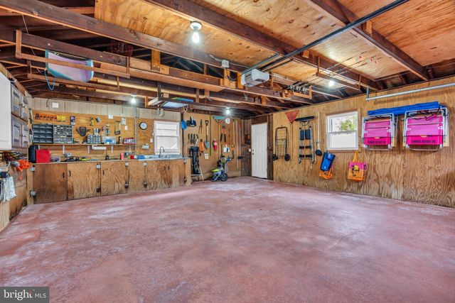 82 JERI ANN DR, Manahawkin, NJ 08050