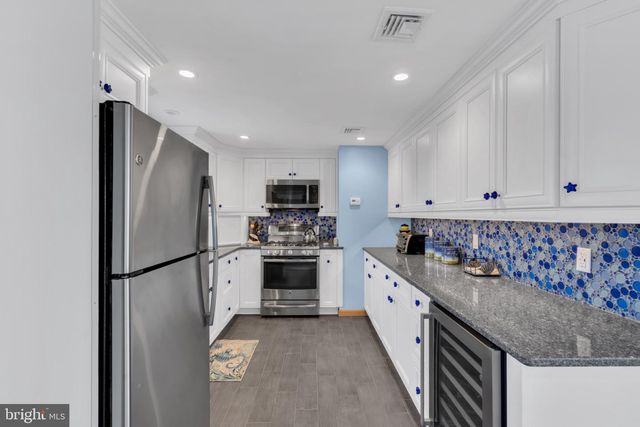82 JERI ANN DR, Manahawkin, NJ 08050