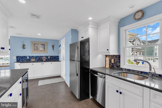 82 JERI ANN DR, Manahawkin, NJ 08050
