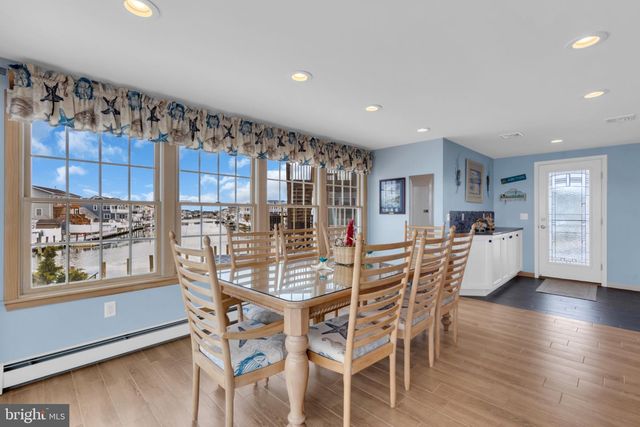 82 JERI ANN DR, Manahawkin, NJ 08050