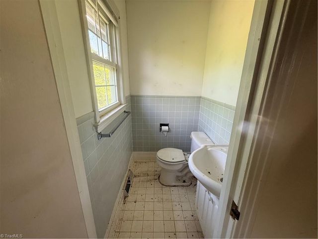 7875 Antioch Church Road, Seagrove, NC 27341