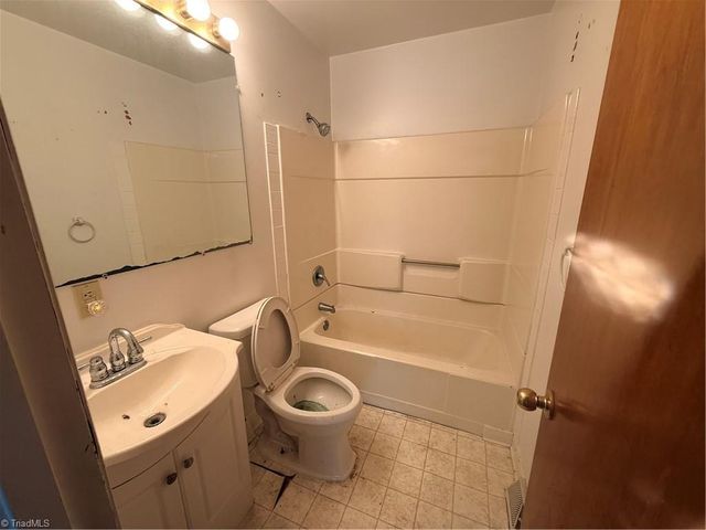 7875 Antioch Church Road, Seagrove, NC 27341