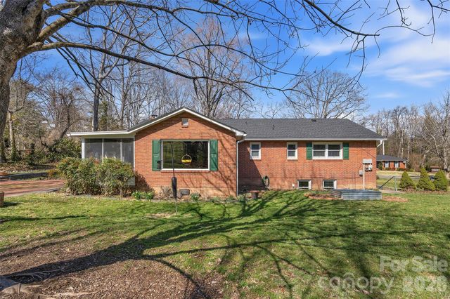 3123 Cheryl Drive, Hendersonville, NC 28792