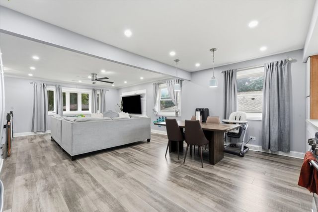 574 W Millers Road, Des Plaines, IL 60016