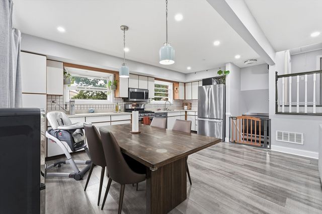 574 W Millers Road, Des Plaines, IL 60016