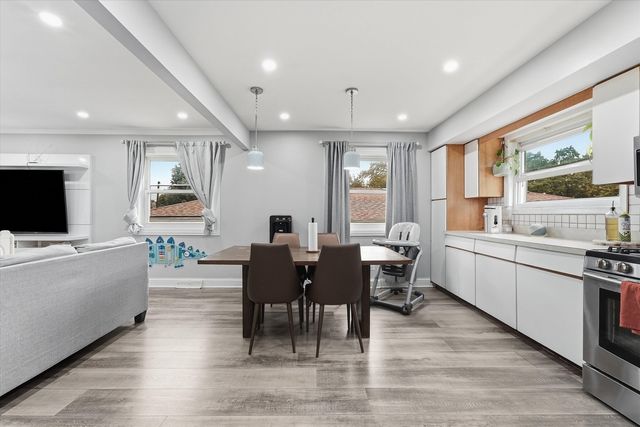574 W Millers Road, Des Plaines, IL 60016