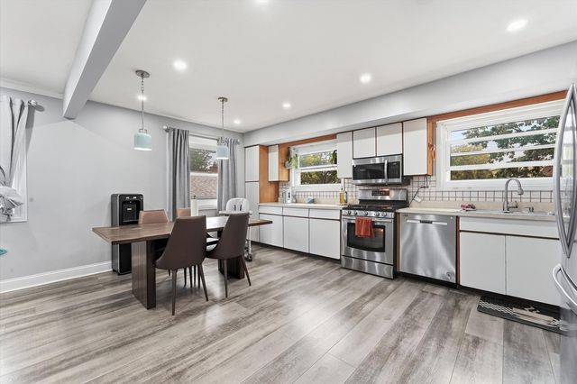 574 W Millers Road, Des Plaines, IL 60016