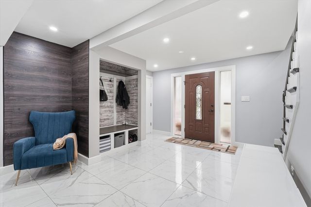 574 W Millers Road, Des Plaines, IL 60016