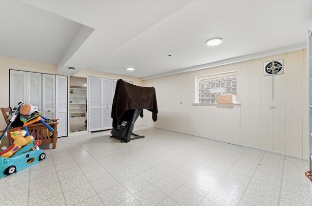 574 W Millers Road, Des Plaines, IL 60016