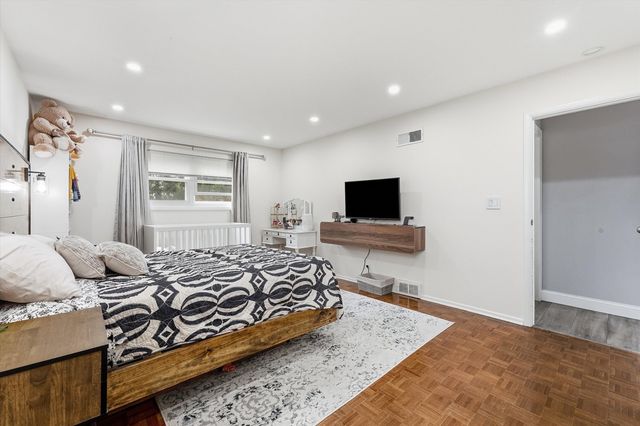 574 W Millers Road, Des Plaines, IL 60016