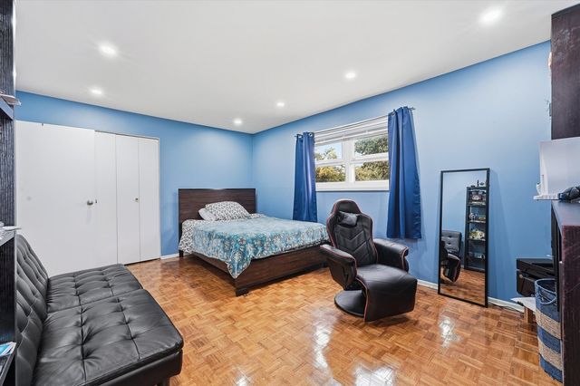 574 W Millers Road, Des Plaines, IL 60016