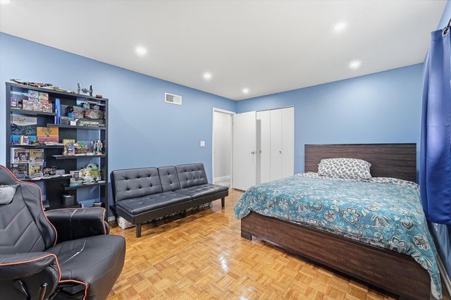 574 W Millers Road, Des Plaines, IL 60016
