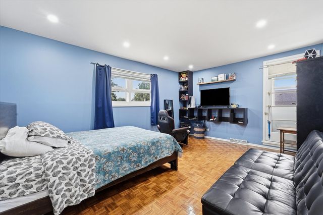 574 W Millers Road, Des Plaines, IL 60016