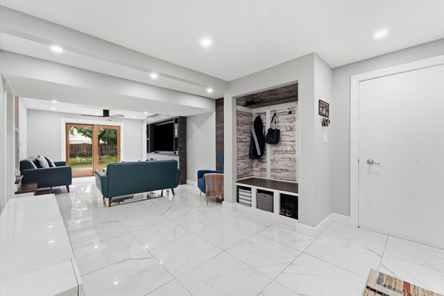 574 W Millers Road, Des Plaines, IL 60016
