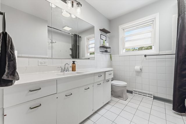 574 W Millers Road, Des Plaines, IL 60016