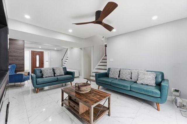 574 W Millers Road, Des Plaines, IL 60016