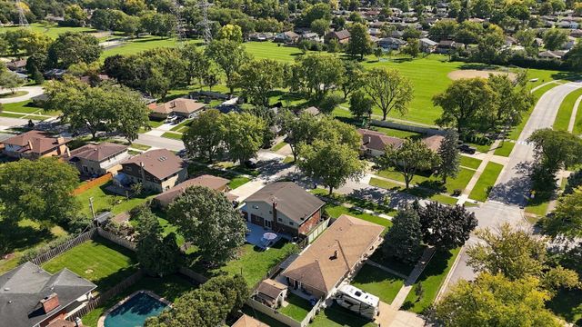 574 W Millers Road, Des Plaines, IL 60016