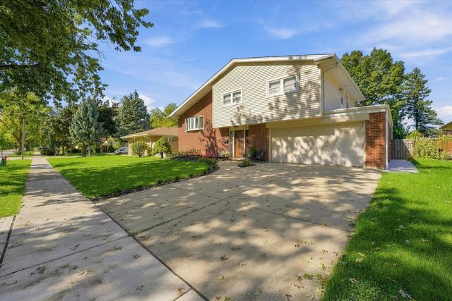 574 W Millers Road, Des Plaines, IL 60016