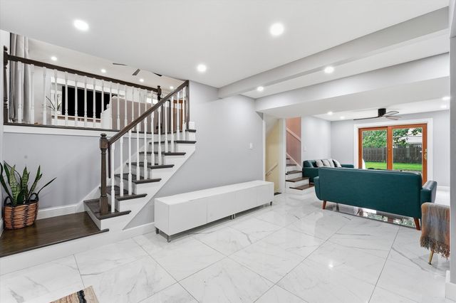 574 W Millers Road, Des Plaines, IL 60016