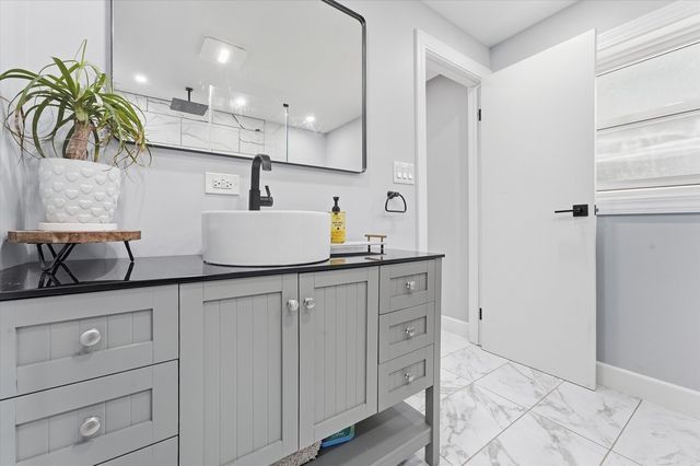 574 W Millers Road, Des Plaines, IL 60016