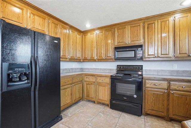 307 SE Camelot Dr, Lawton, OK 73501