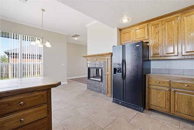 307 SE Camelot Dr, Lawton, OK 73501