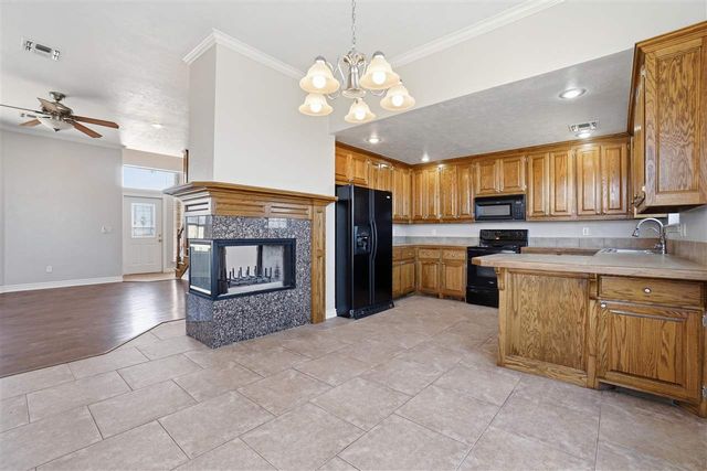 307 SE Camelot Dr, Lawton, OK 73501