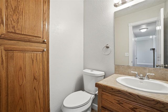 307 SE Camelot Dr, Lawton, OK 73501